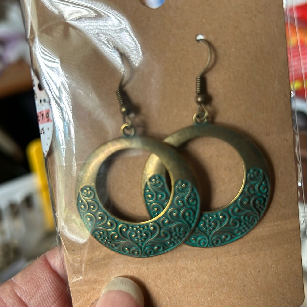 Earrings. ✂️